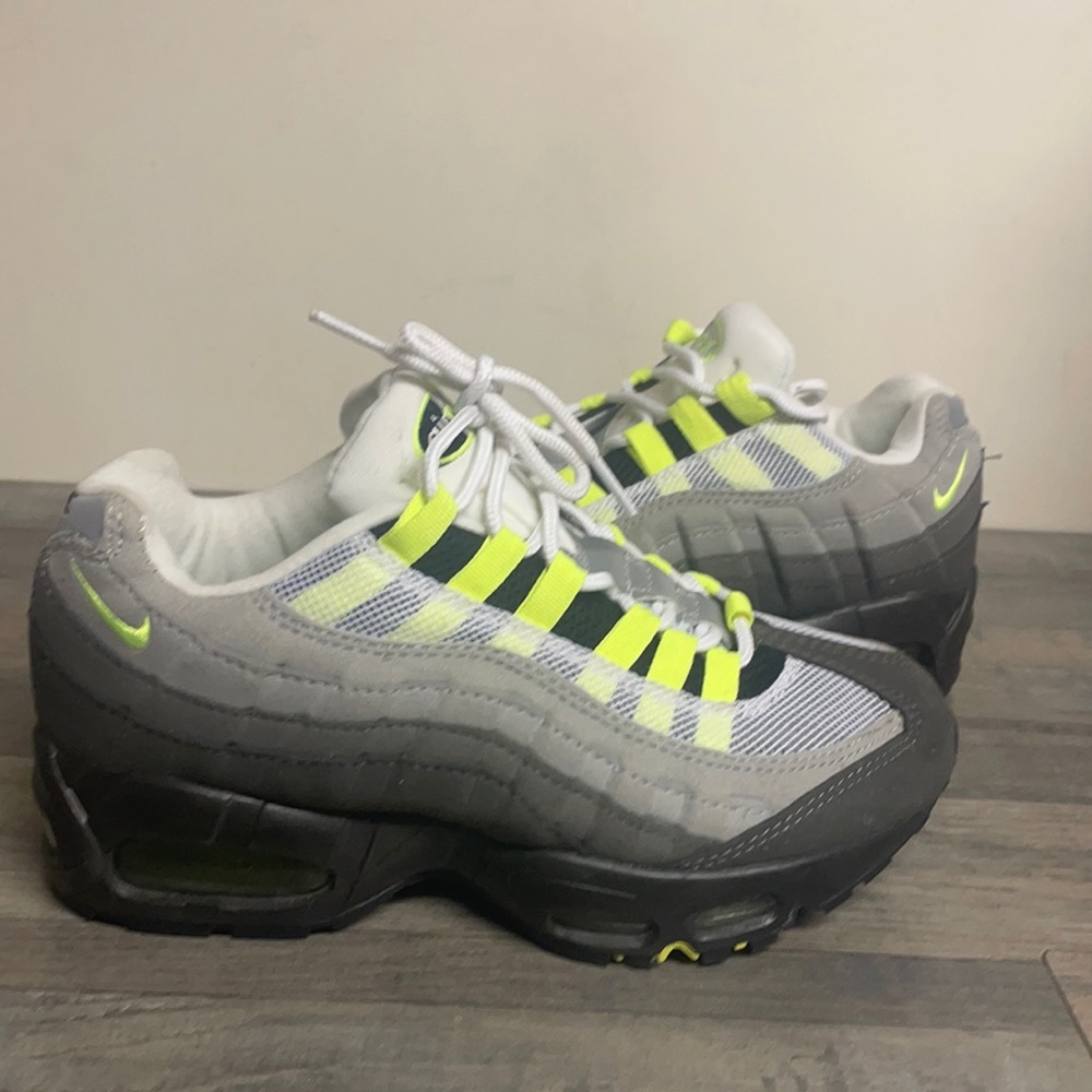 Air max 95 size 7 (UA)